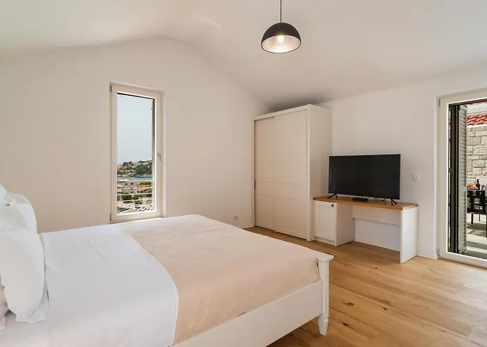 Beautiful Home In Sumartin With Sauna
