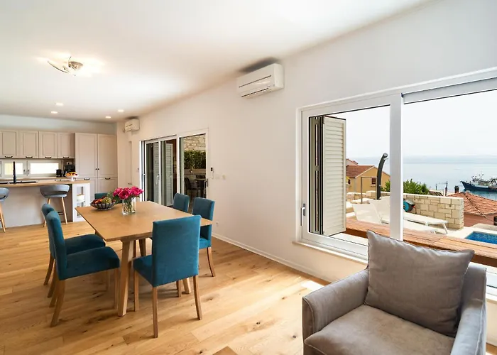 Beautiful Home In Sumartin With Sauna