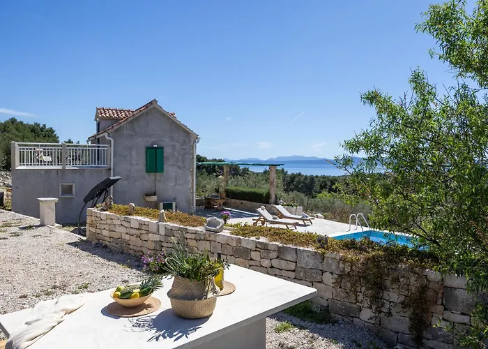 Megi Sea & Country House