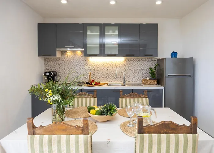 Megi Sea & Country House